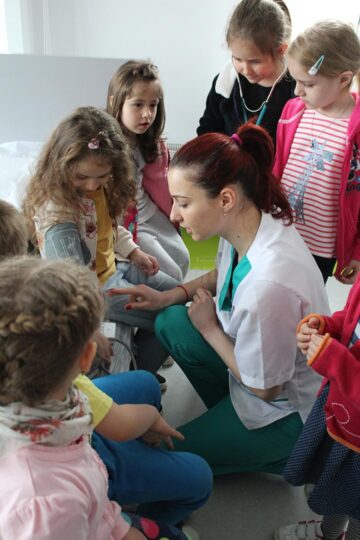Lecție de sănătate, oferită „Fluturașilor” de la Grădinița „Albinuța”, la Clinica SIG Medical