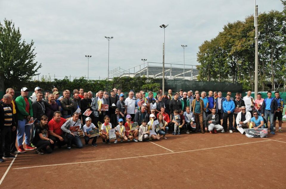 Aproape 200 de jucători se vor întrece la ediția cu numărul opt a Cupei Monitorul la tenis de câmp
