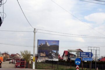 Gropile mari din curbă pot fi adevărate capcane pentru șoferi