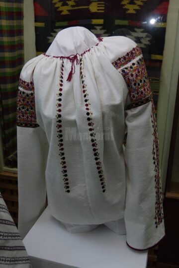 Expoziția „Ia aidoma” a fost vernisată ieri la Muzeul Etnografic Hanul Domnesc
