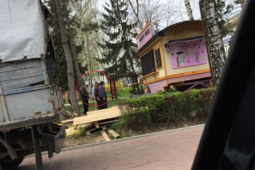 Angajații domeniului public în parc la USV