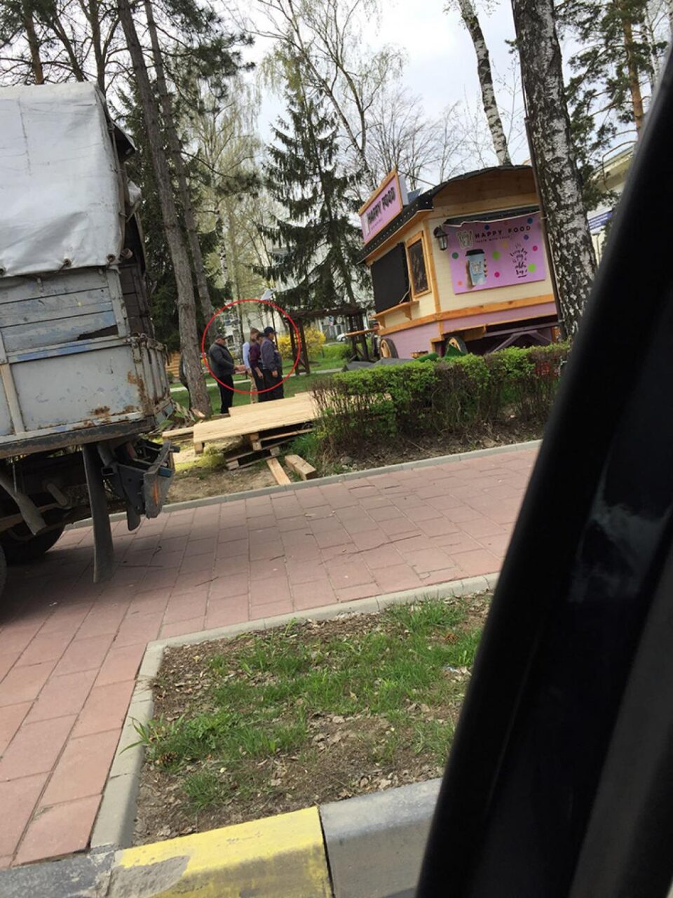 Angajații domeniului public în parc la USV