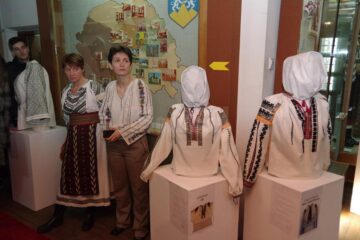 Expoziția „Ia aidoma” a fost vernisată ieri la Muzeul Etnografic Hanul Domnesc
