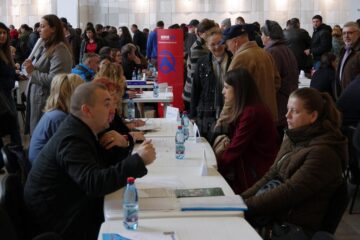 Angajatorii s-au înghesuit la Bursa locurilor de muncă