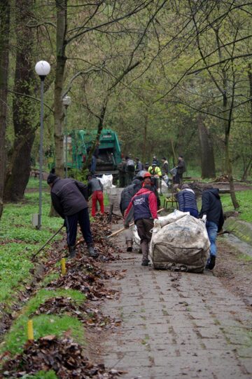 Parcul Șipote, pus la dispoziția sucevenilor, după o exemplară campanie de igienizare