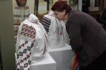 Expoziția „Ia aidoma” a fost vernisată ieri la Muzeul Etnografic Hanul Domnesc