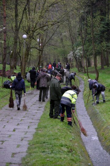 Parcul Șipote, pus la dispoziția sucevenilor, după o exemplară campanie de igienizare
