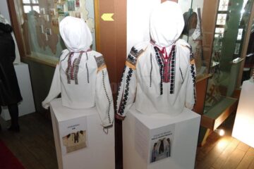 Expoziția „Ia aidoma” a fost vernisată ieri la Muzeul Etnografic Hanul Domnesc
