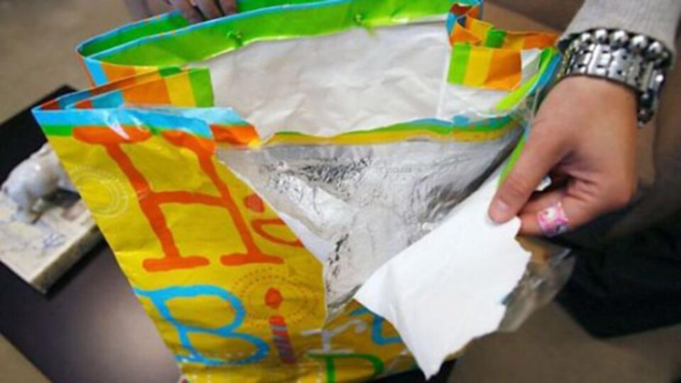 Geanta cu folie de aluminiu pentru furturi Foto: Buna Ziua Iasi