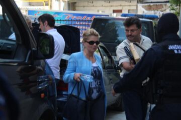 Doi polițiști și doi preoți au fost cercetați penal pe motiv că ar fi favorizat-o pe Delia Moldoveanu, director executiv adjunct la acea vreme la APIA Suceava