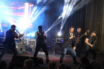 Horia Brenciu a fermecat cei 800 de spectatori din sala Casei de Cultură, într-un spectacol de doua ore