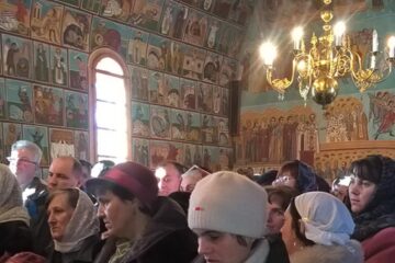 În Sfânta și Marea Joi, seara, se săvârșește Denia celor 12 Evanghelii, numită în cărțile de cult „Slujba Înfricoșătoarelor Patimi“