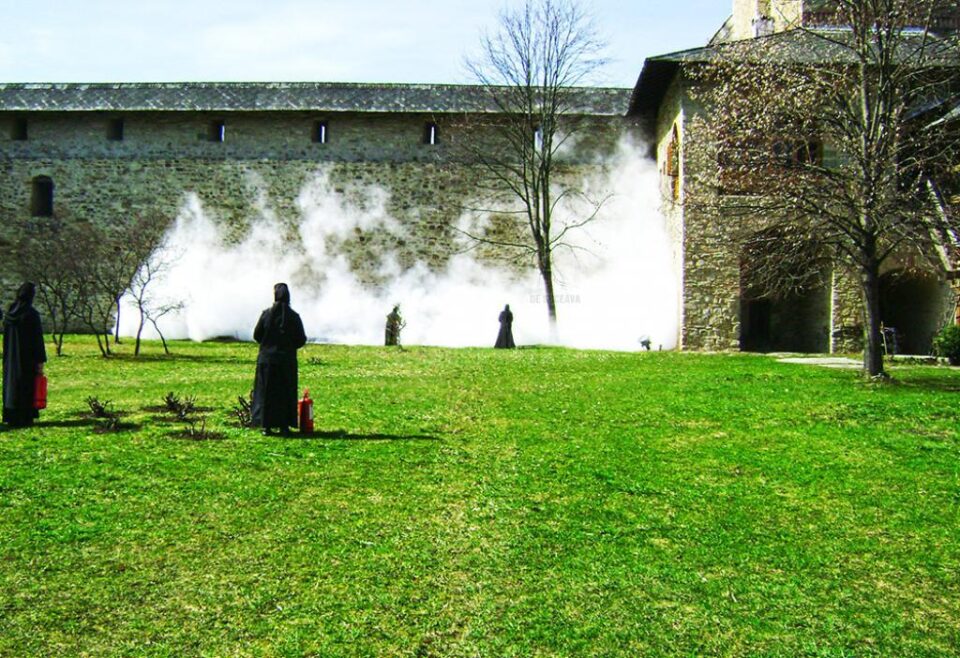 Activitățile de prevenire a incendiilor cuprind și simularea unor interveniții primare