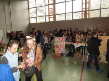 „Târgul de Florii”, de la Școala Gimnazială „Miron Costin” Suceava, a trecut cu bine ”testul” celei de-a noua ediții