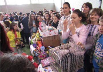 „Târgul de Florii”, de la Școala Gimnazială „Miron Costin” Suceava, a trecut cu bine ”testul” celei de-a noua ediții