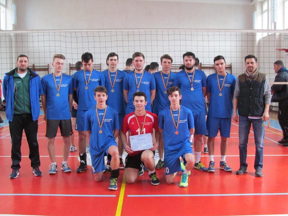 Echipa Colegiului Național "Nicu Gane" Fălticeni s-a calificat la turneul final al ONSS. Foto www.cronicadefalticeni.ro Echipa Colegiului Național "Nicu Gane" Fălticeni s-a calificat la turneul final al ONSS. Foto www.cronicadefalticeni.ro