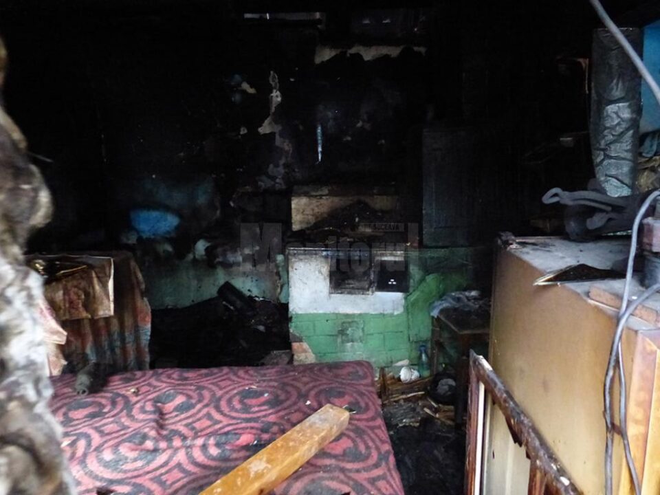 Bărbatul a murit cuprins de flăcări în timp ce încerca să aprindă focul