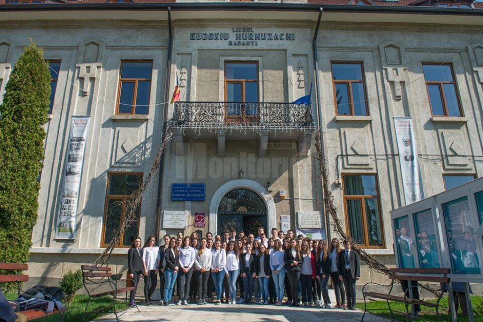 Noi standarde educaționale impuse de Colegiul Național „Eudoxiu Hurmuzachi”