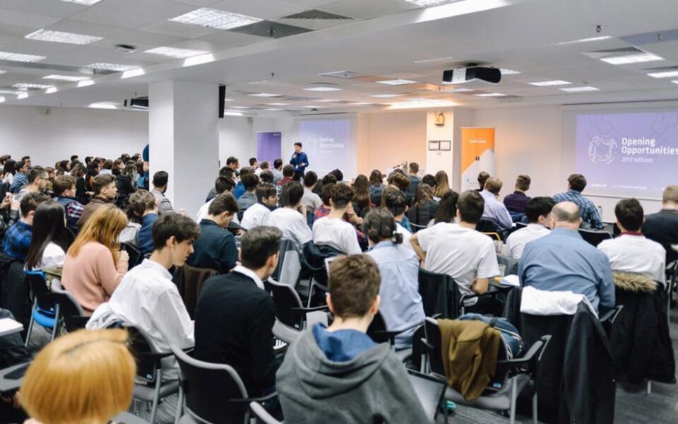 Două echipaje de elevi din județ s-au impus în cadrul unui concurs național organizat de Microsoft