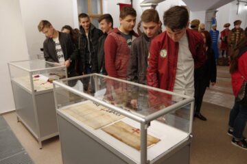 Documente originale din timpul domniei lui Ștefan cel Mare, expuse în Sala Tronului din incinta Muzeului de Istorie