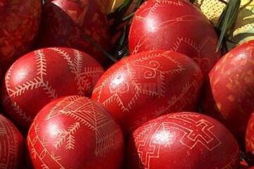 Vopsitul ouălor în roșu se face în Joia Mare