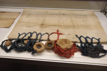Document original din timpul domniei lui Ștefan cel Mare, expus în Sala Tronului din incinta Muzeului de Istorie