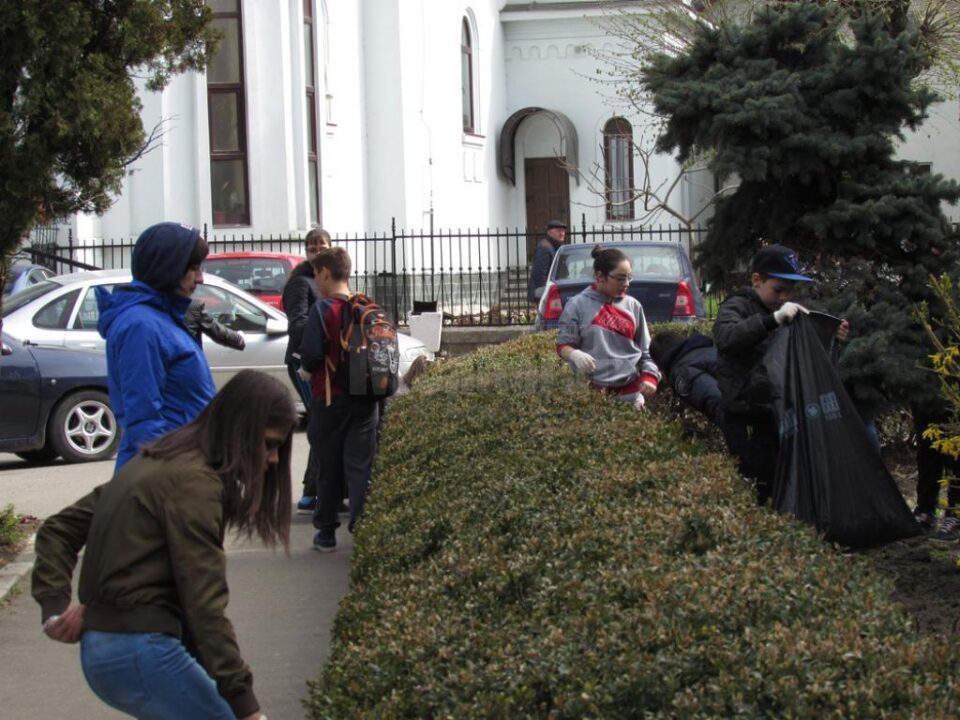 ”Ziua curățeniei de primăvară”, organizată de Primăria Fălticeni