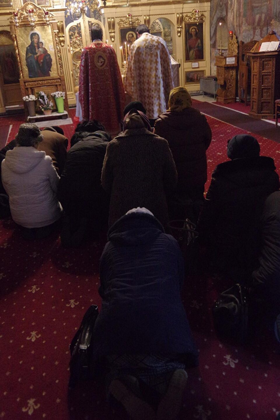 Vinerea Mare, răstignirea Fiului lui Dumnezeu pe cruce și punerea Sa în mormânt Vinerea Mare, răstignirea Fiului lui Dumnezeu pe cruce și punerea Sa în mormânt