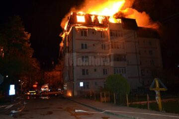 Iadul flăcărilor la Gura Humorului: oameni disperați, care au sărit pe geam, 68 de apartamente afectate, din care 18 distruse complet