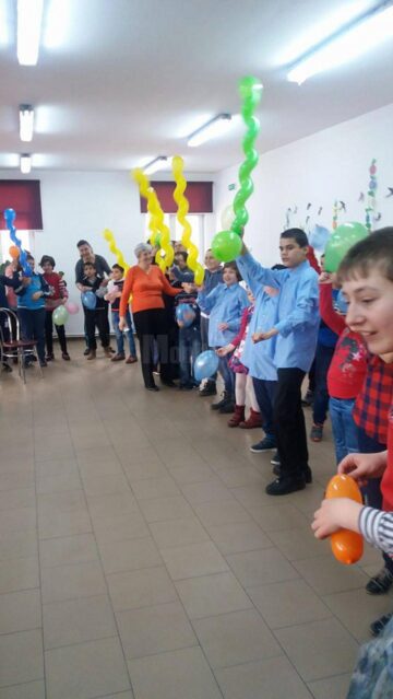 „Ritmuri de primăvară”, activități la care au participat 30 de copii cu autism de la Centrul Școlar ”Sf. Andrei”