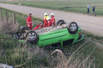 O fată de 17 ani a murit după ce mașina pe care o conducea s-a răsturnat