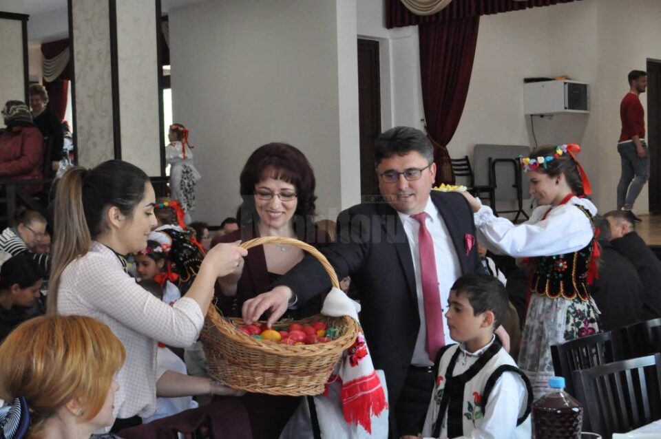 Împărțirea cu oul sfințit, în comunitatea poloneză din Bucovina