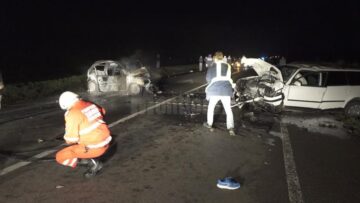 Accident cu opt răniți după ce un șofer inconștient a depășit o coloană de mașini