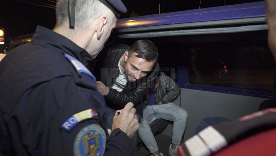 Un șofer beat care a trecut pe roșu a provocat un accident într-o intersecție din Suceava