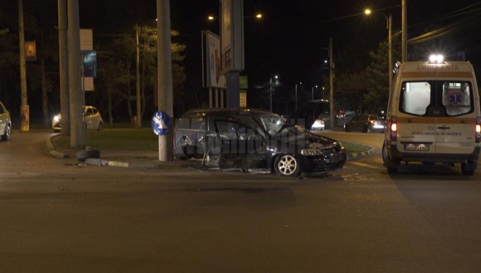 Un șofer beat care a trecut pe roșu a provocat un accident într-o intersecție din Suceava