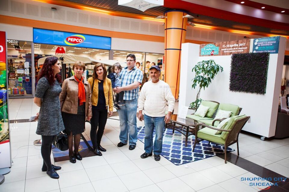 Au fost premiați câștigătorii de la tombola „De Paște îți umplem casa de cadOUri”