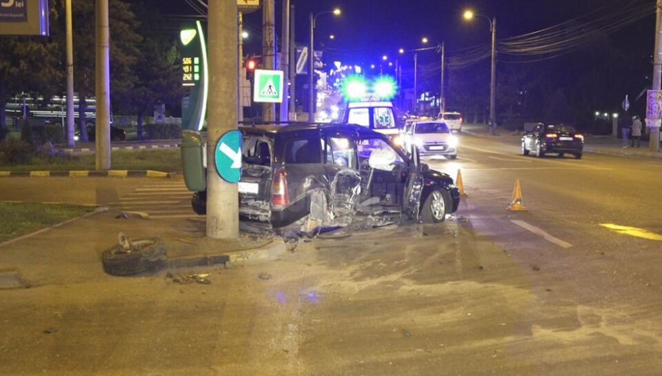 Mașina condusa de tânăra de 32 de ani