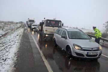 Trafic în condiții de iarnă veritabilă, la sfârșit de aprilie
