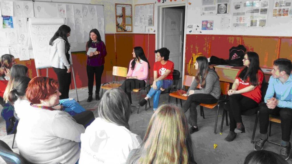 Participanți la "Atelierele cunoașterii"