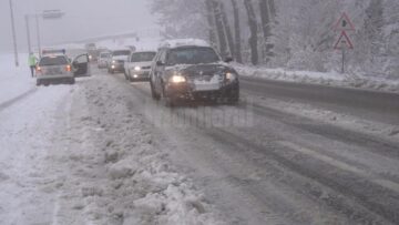 Trafic în condiții de iarnă veritabilă, la sfârșit de aprilie