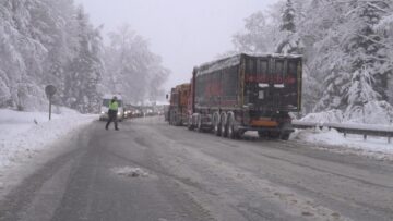 Trafic în condiții de iarnă veritabilă, la sfârșit de aprilie