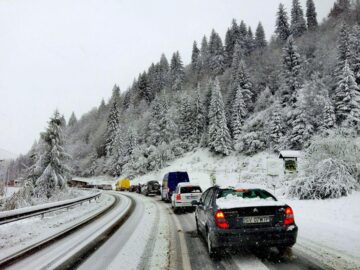 Peisaj hibernal pe DN 17, între Vama și Câmpulung Moldovenesc Foto: Constantin Lucuțar