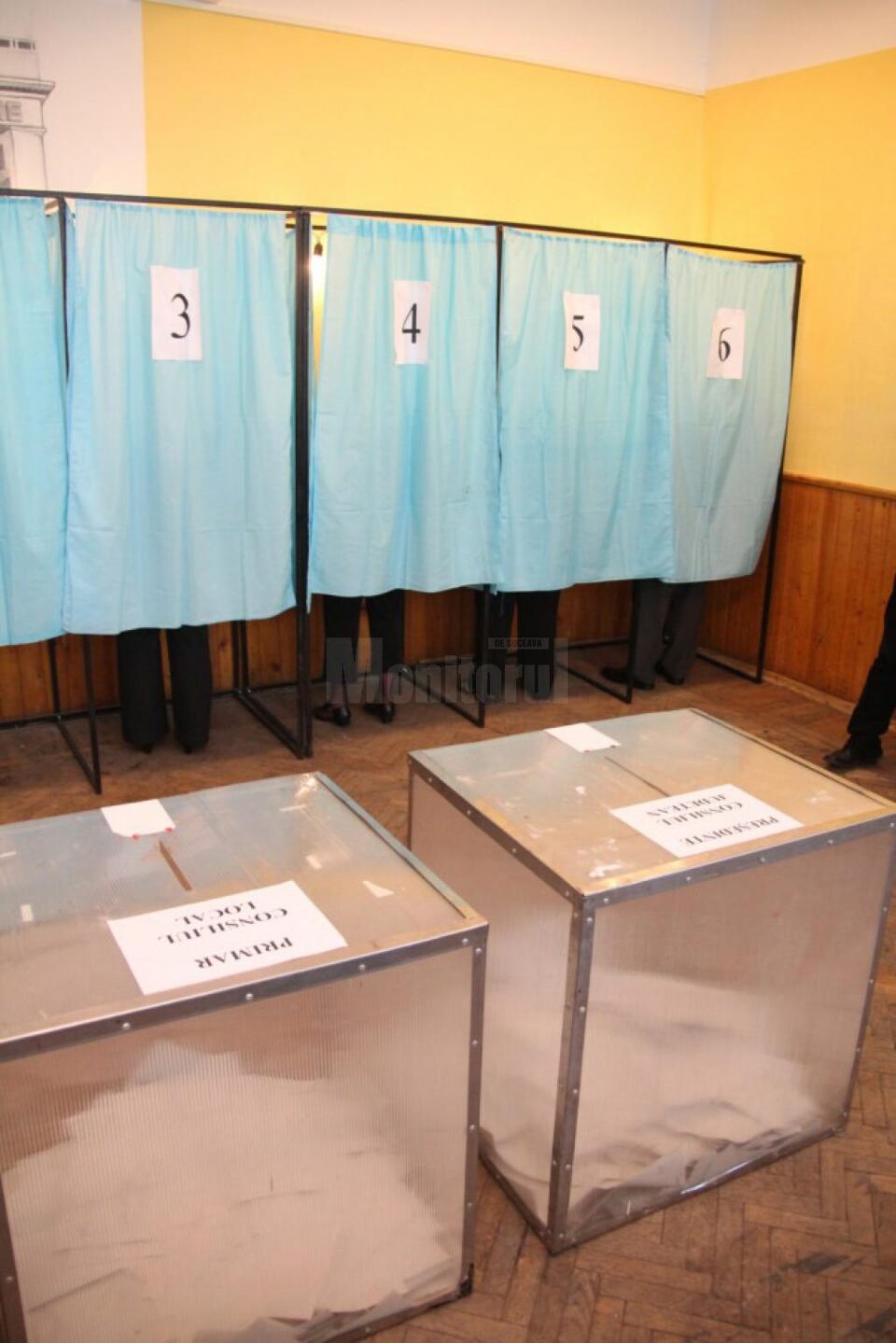 Locuitorii din comunele sucevene Iacobeni și Siminicea vor fi chemați la urne în data de 11 iunie 2017 pentru a-și alege primarii Locuitorii din comunele sucevene Iacobeni și Siminicea vor fi chemați la urne în data de 11 iunie 2017 pentru a-și alege primarii