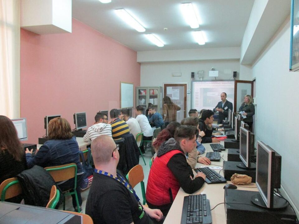 Elevi suceveni implicați într-un proiect de învățare prin cooperare europeană, desfășurat recent în Italia