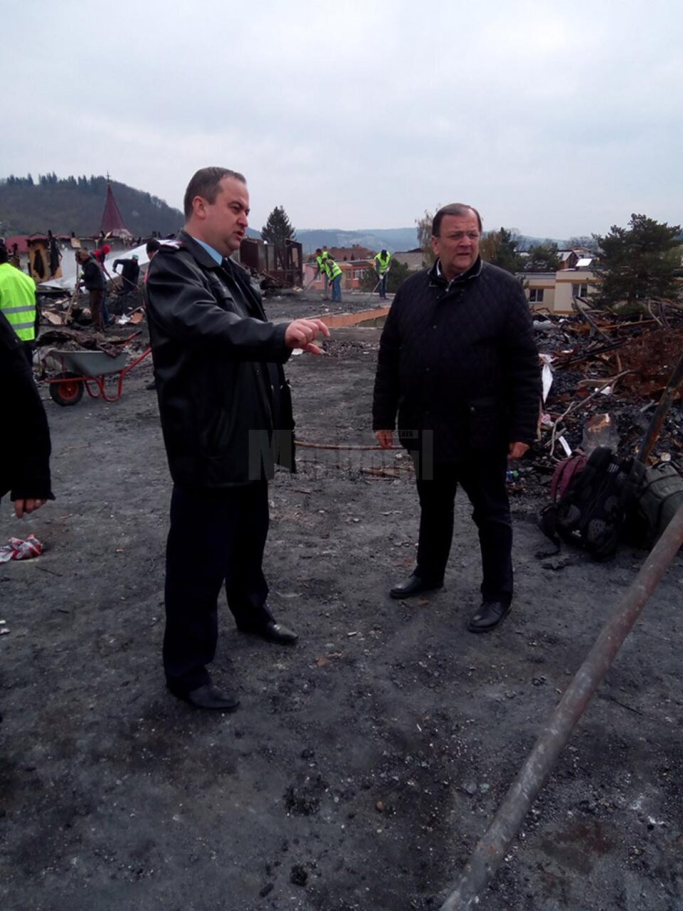 Gheorghe Flutur a anunțat că va propune acordarea de sprijin financiar familiilor afectate de incendiul din Gura Humorului Gheorghe Flutur a anunțat că va propune acordarea de sprijin financiar familiilor afectate de incendiul din Gura Humorului
