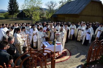 Troiță a făgăduinței, sfințită în Vicovu de Sus