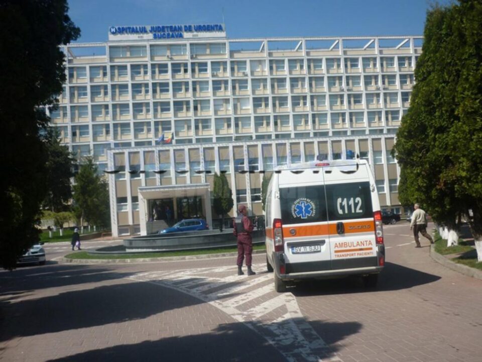Șoferul a fost transferat la Unitatea de Primire Urgențe din cadrul Spitalului Județean „Sf. Ioan cel Nou” Suceava Șoferul a fost transferat la Unitatea de Primire Urgențe din cadrul Spitalului Județean „Sf. Ioan cel Nou” Suceava