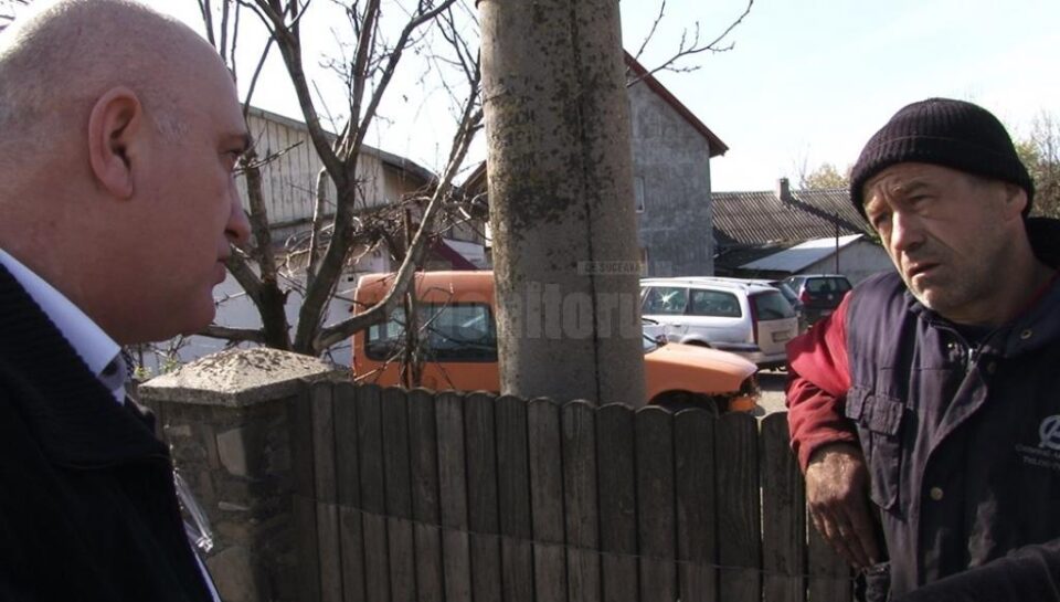 Inspectorii i-au adus la cunoștință proprietarului curții în care se aflau în lucru două mașini că activitatea sa poate constitui o infracțiune