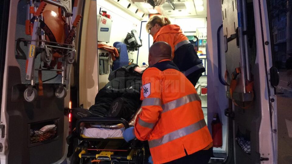 Tânărul a fost transportat la spital