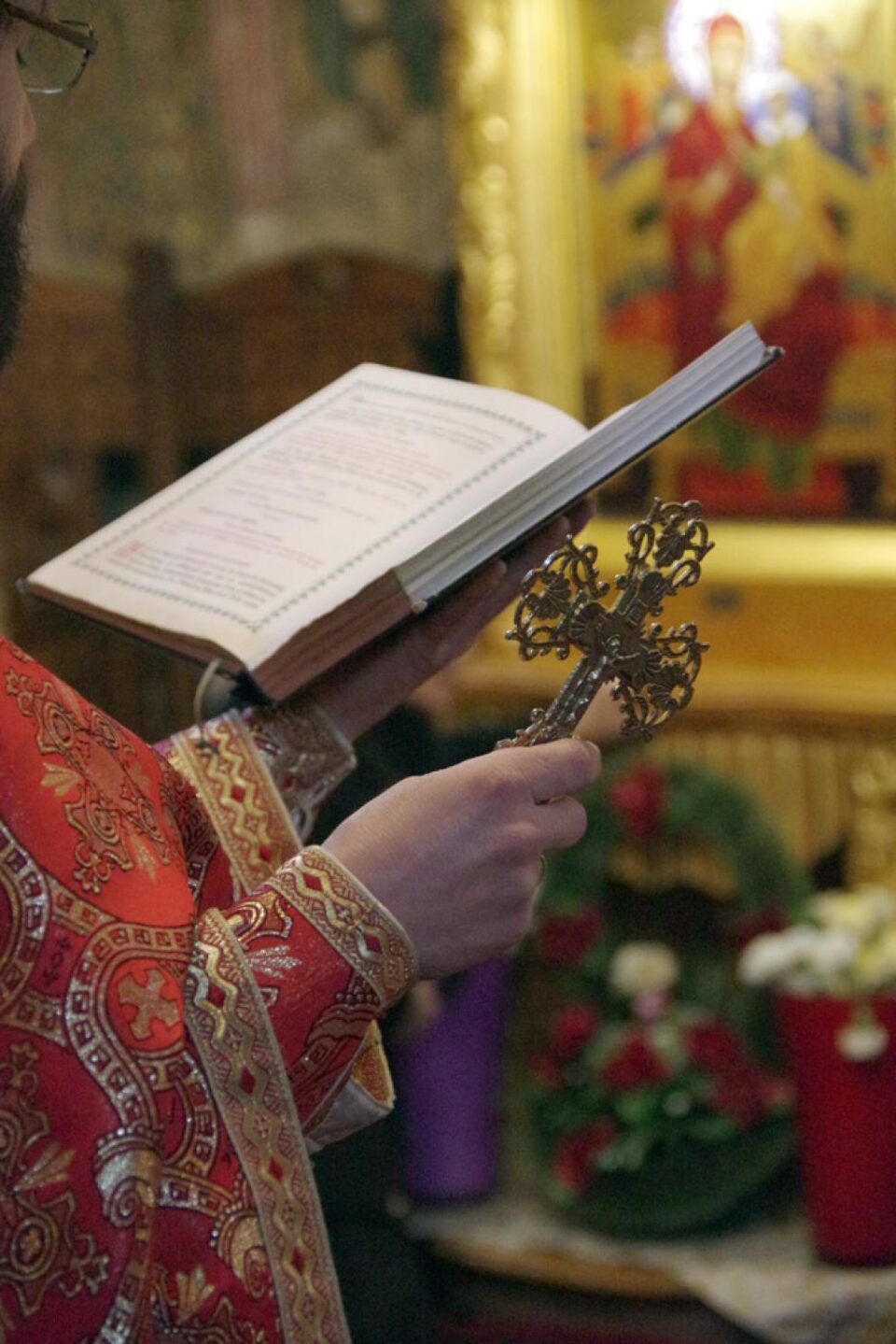 În Hristos avem o viață sfântă și plină de lumină În Hristos avem o viață sfântă și plină de lumină